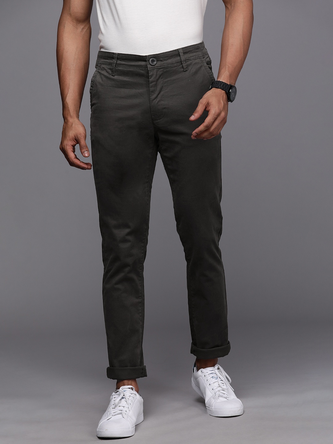

WROGN Men Charcoal Grey Mid Rise Slim Fit Trousers, Black