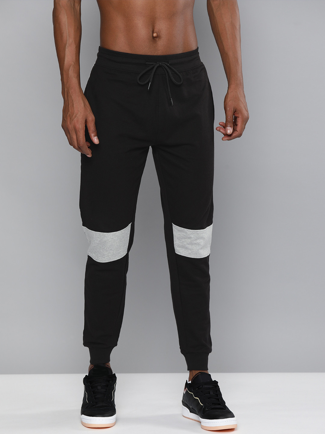 

HRX By Hrithik Roshan Men Jet Black Colourblock Regular Fit Bio-Wash Lifestyle Joggers