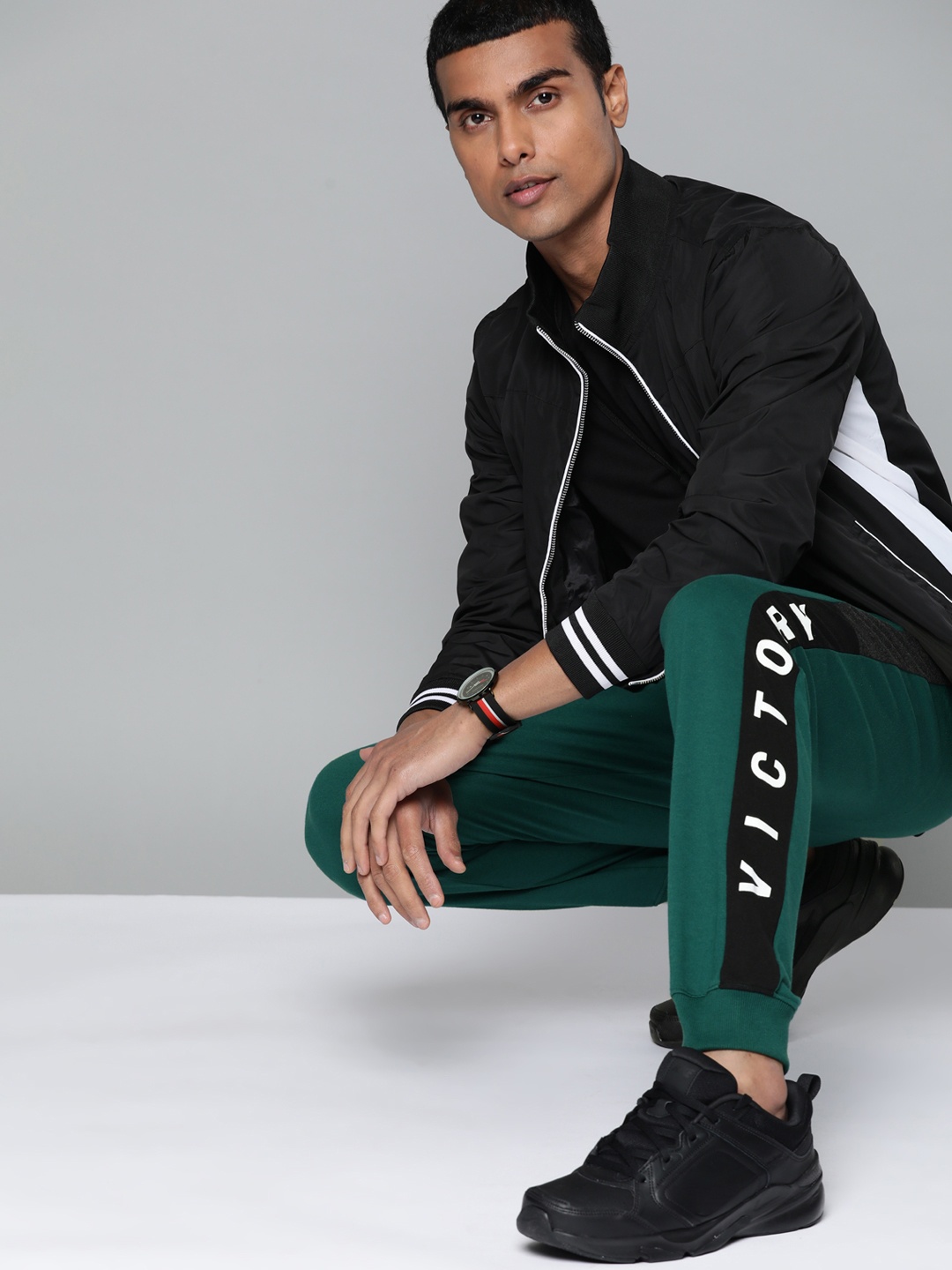 

Harvard Men Green Solid Joggers