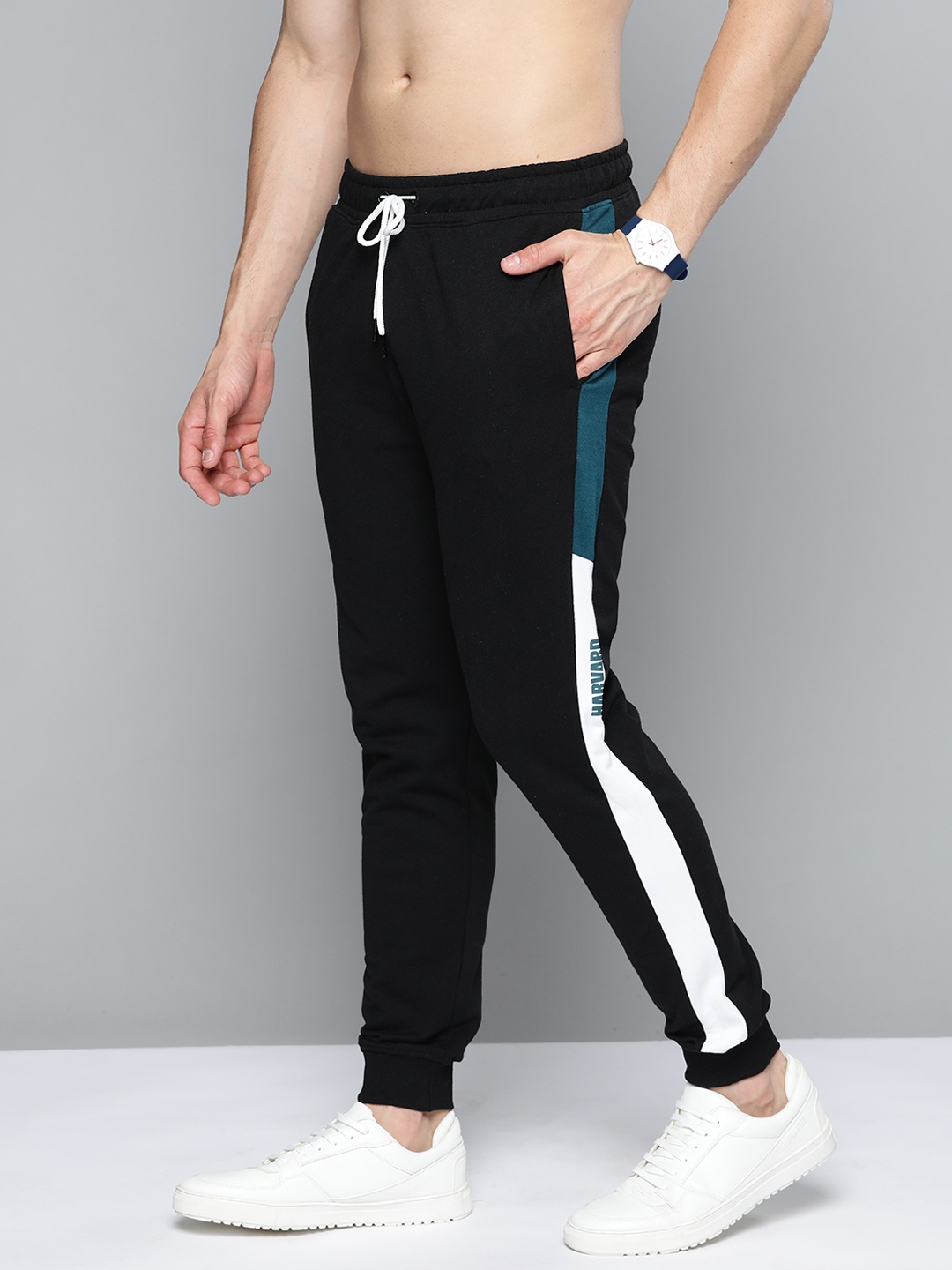 

Harvard Men Black Solid Joggers with Side Panelling