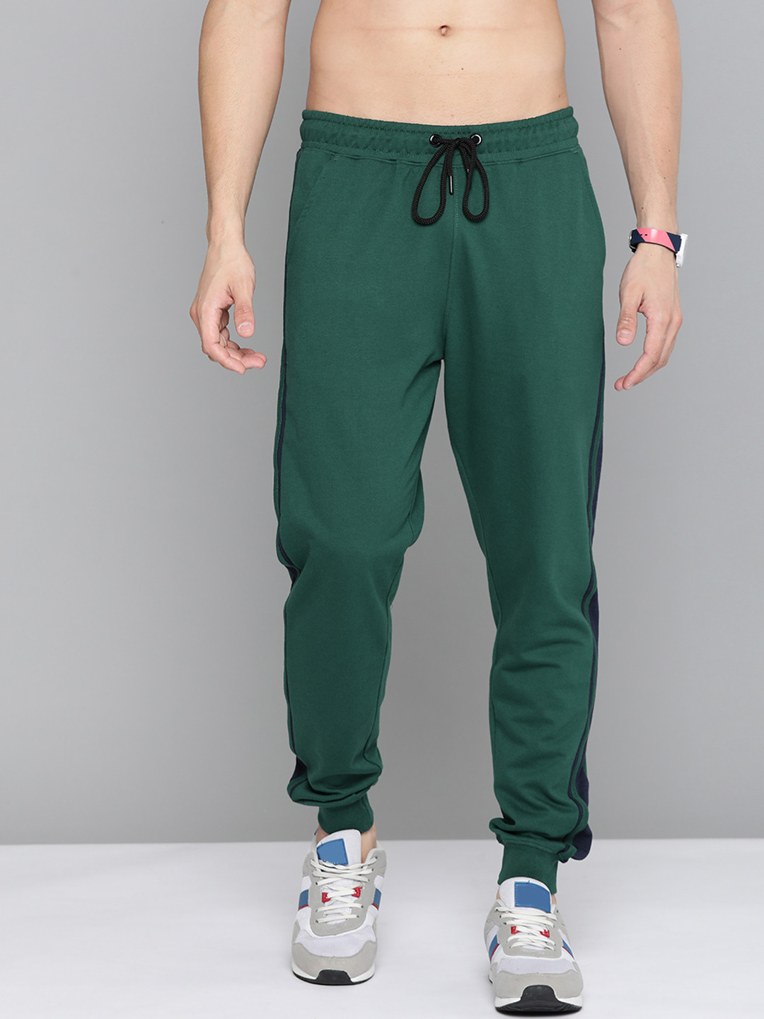 

Harvard Men Green Solid Track Pants