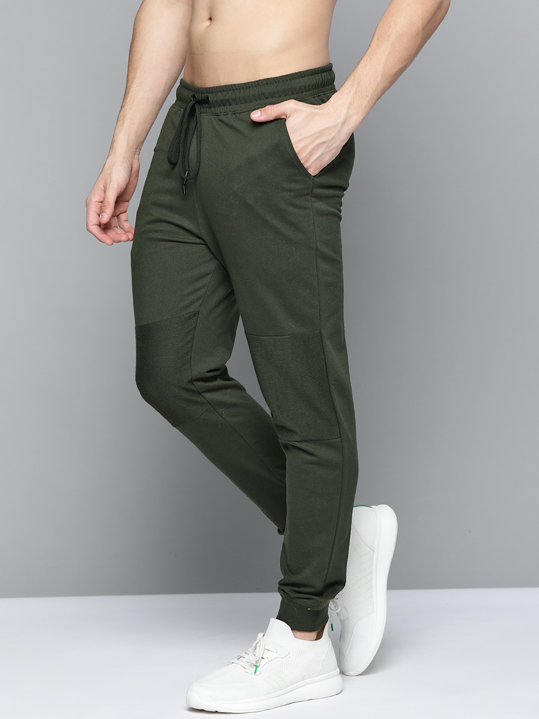 

Harvard Men Olive Green Solid Joggers
