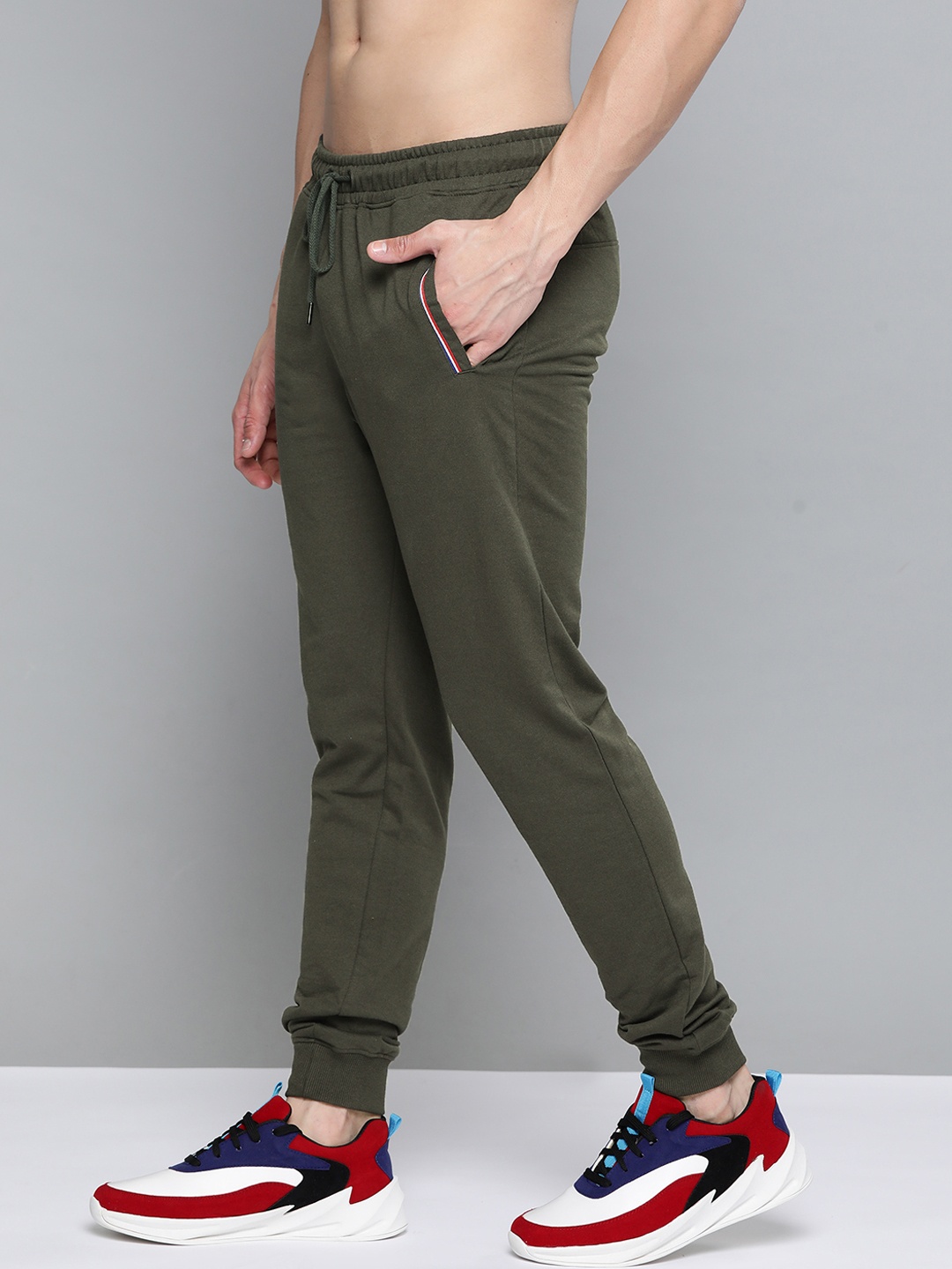 

Harvard Men Olive Green Solid Joggers
