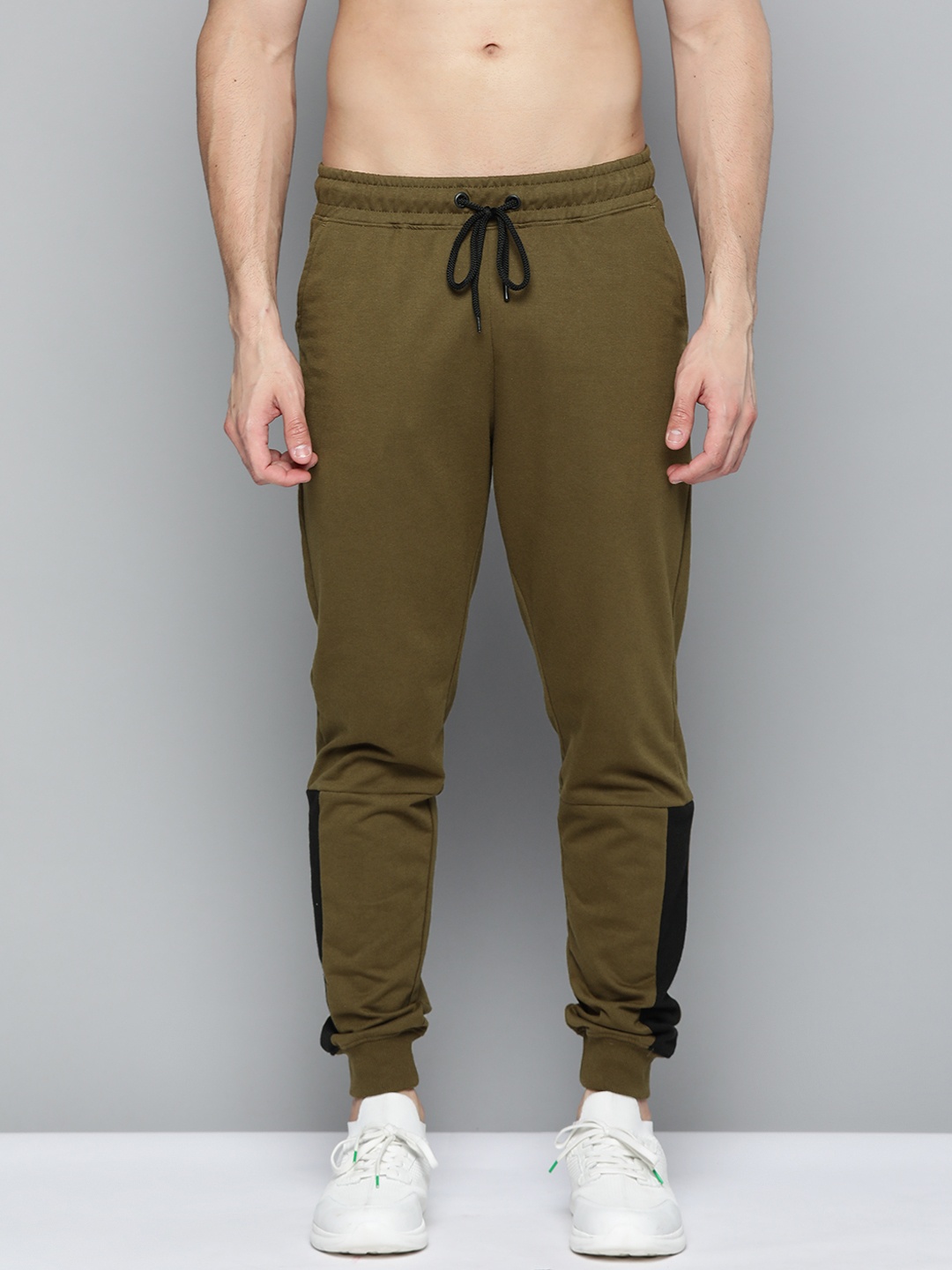 

Harvard Men Olive Green Solid Joggers