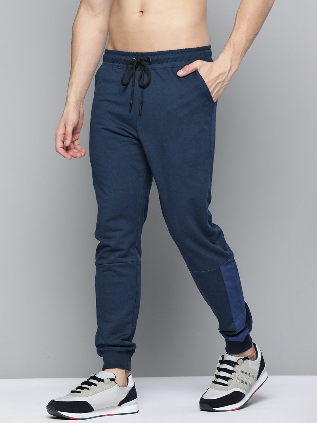 

Harvard Men Navy Blue Solid Joggers