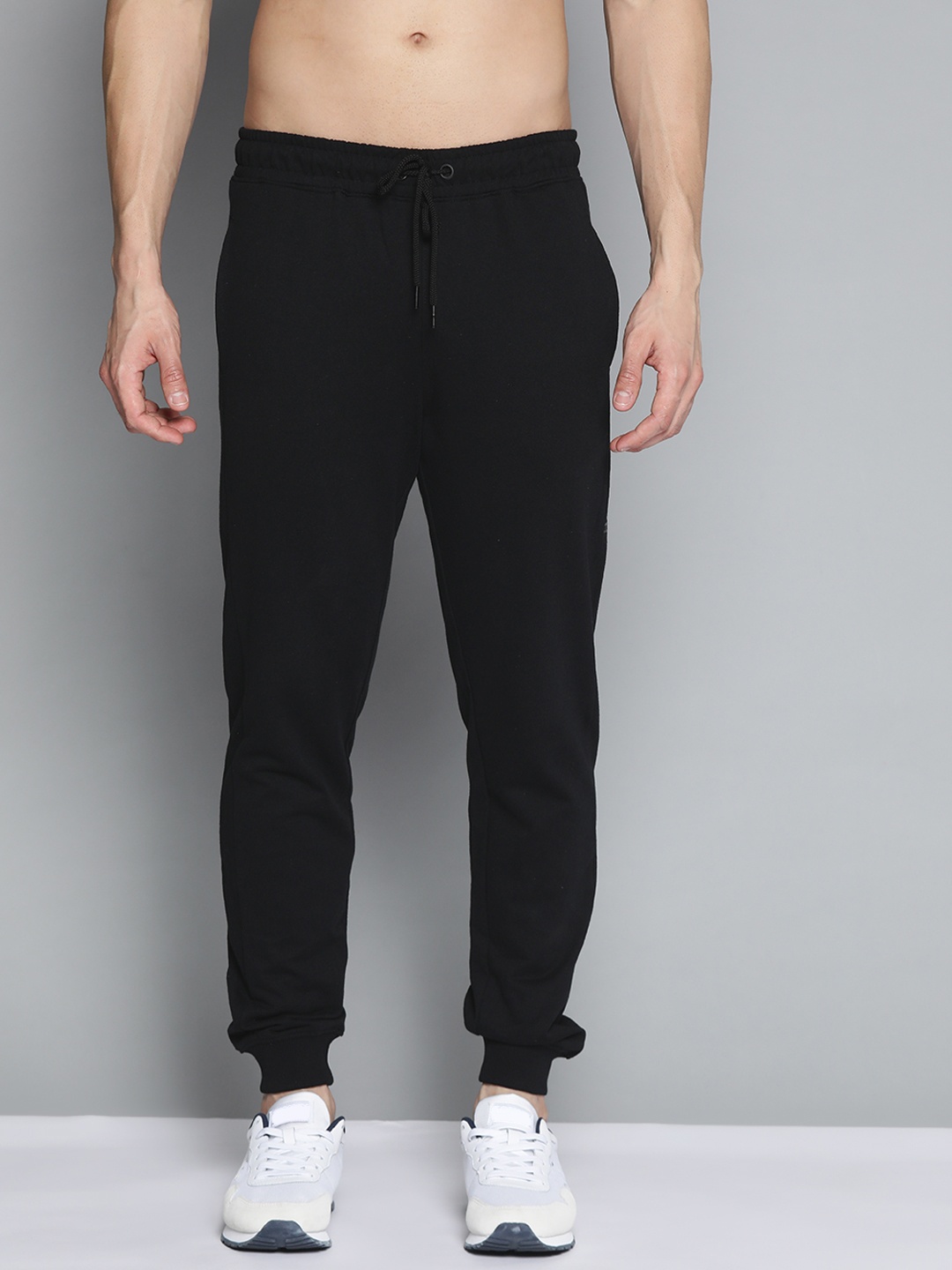 

Harvard Men Black Solid Joggers