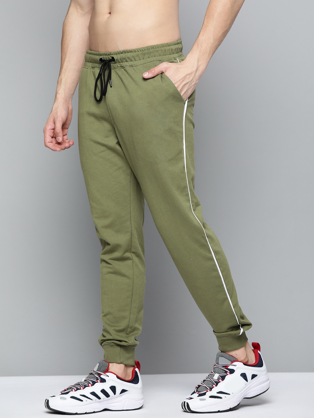 

Harvard Men Olive Green Solid Joggers