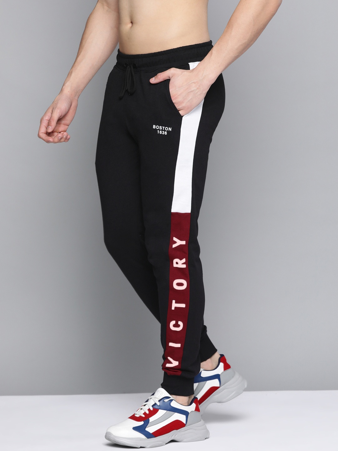 

Harvard Men Black Regular fit Joggers