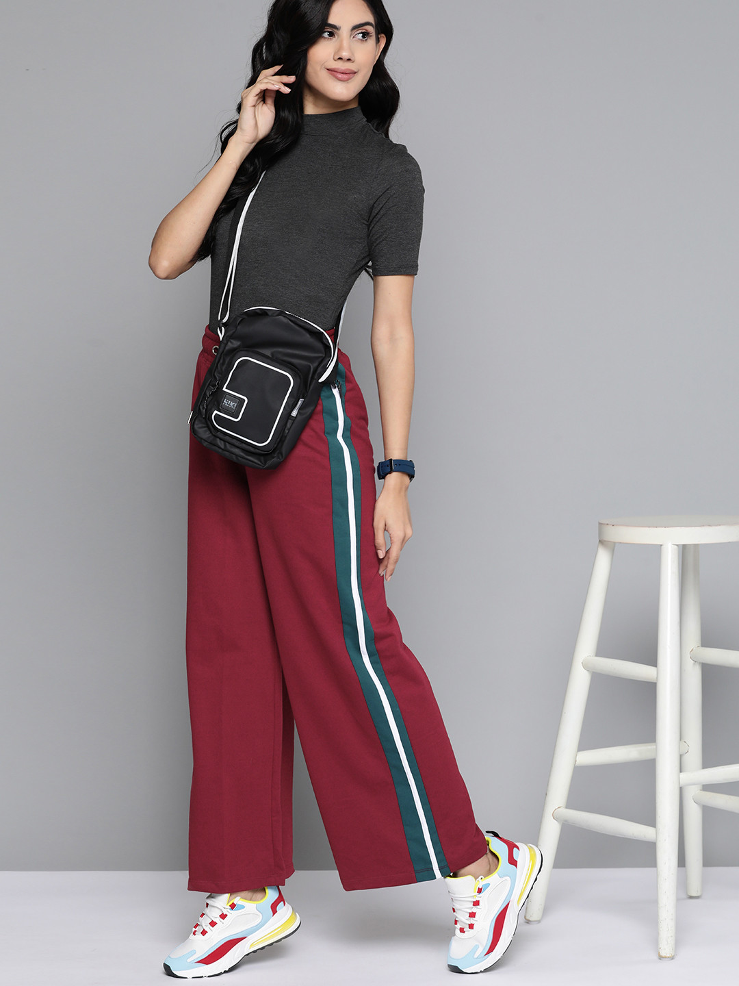 

Harvard Women Maroon & Green Side Stripes Solid Track Pants