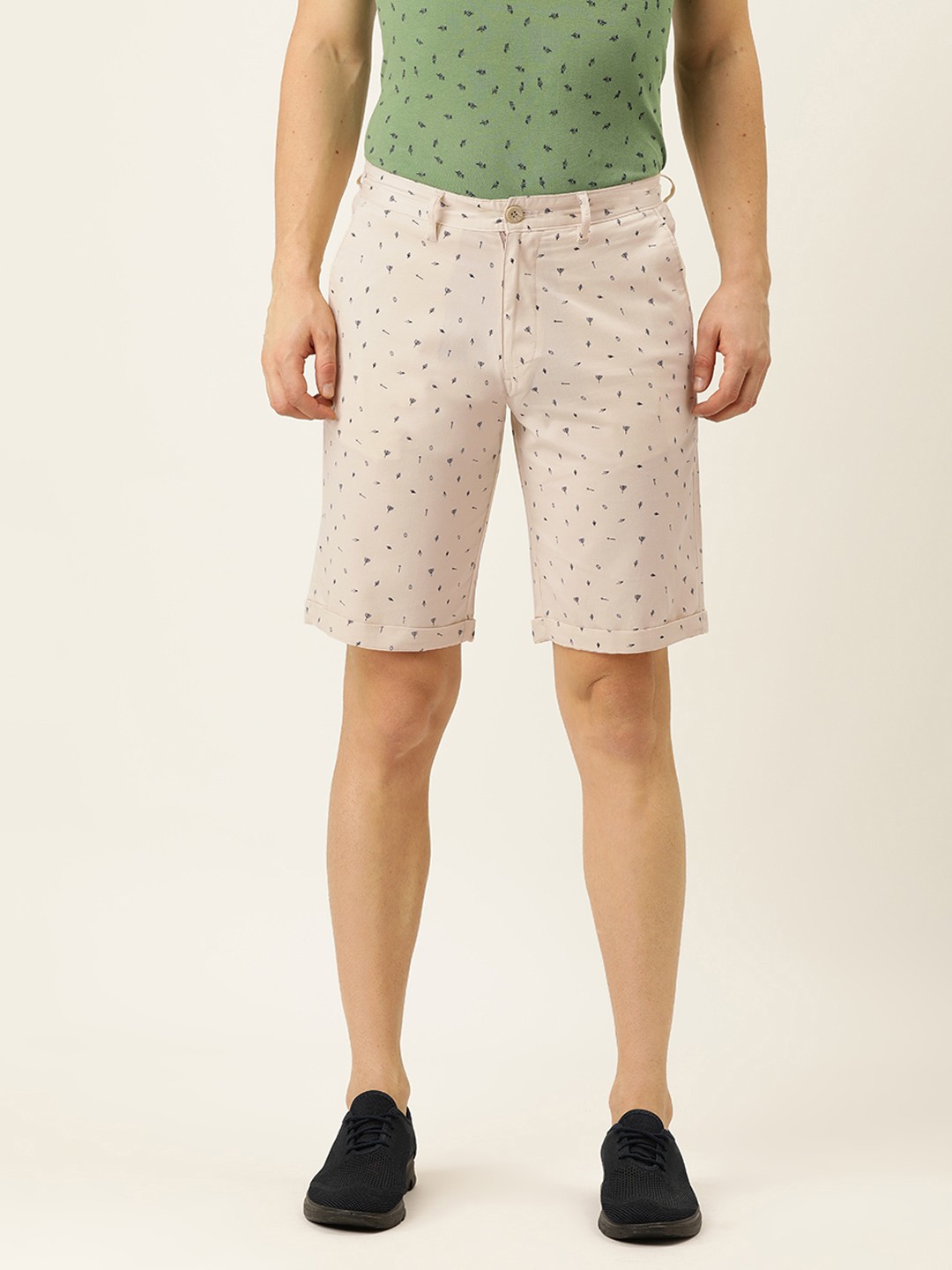 

IVOC Men Beige & Black Conversational Printed Slim Fit Mid-Rise Regular Shorts