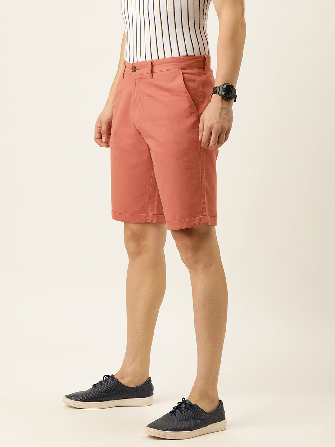 

IVOC Men Coral Red Slim Fit Mid-Rise Regular Shorts