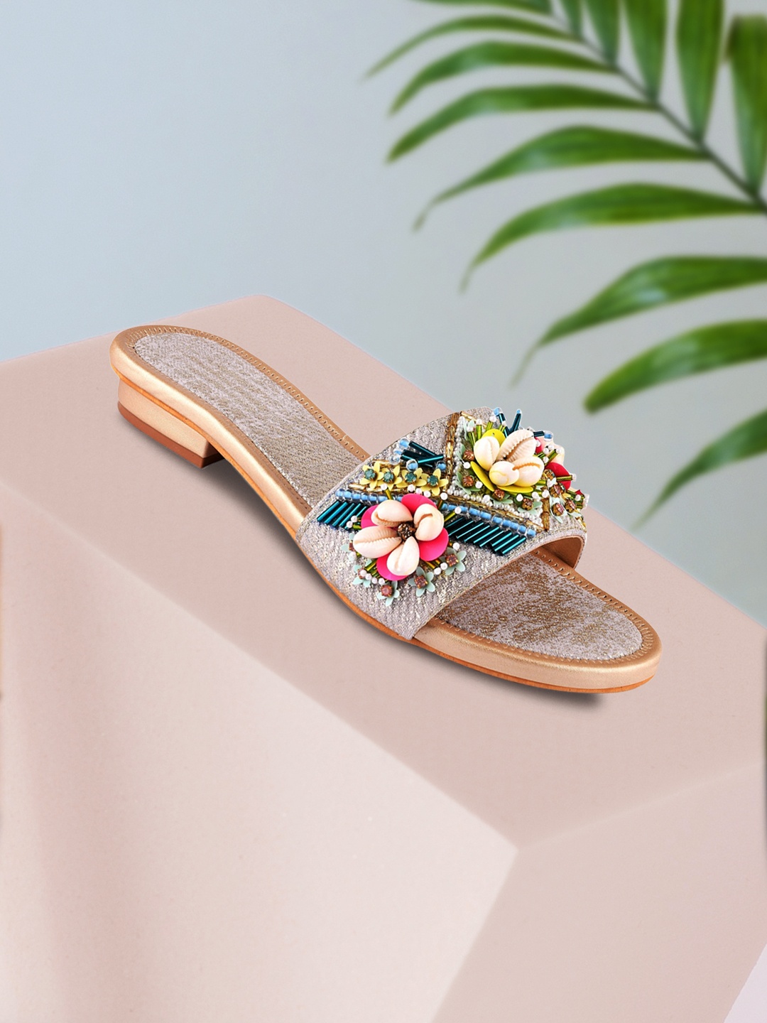 

KALTHEOS Grey Melange & Off White Embellished Block Sandals