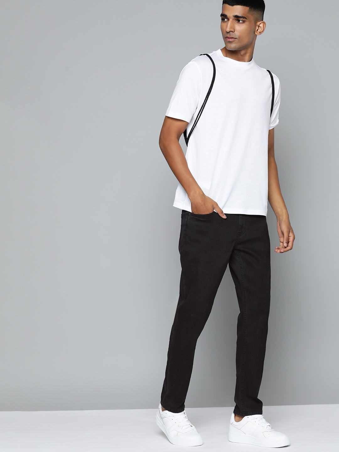 

ether Men Black Solid Regular Fit Mid Rise Stretchable Jeans