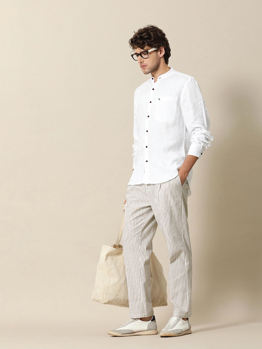 

Mr Bowerbird Men White Tailored Fit Opaque Casual Linen Shirt