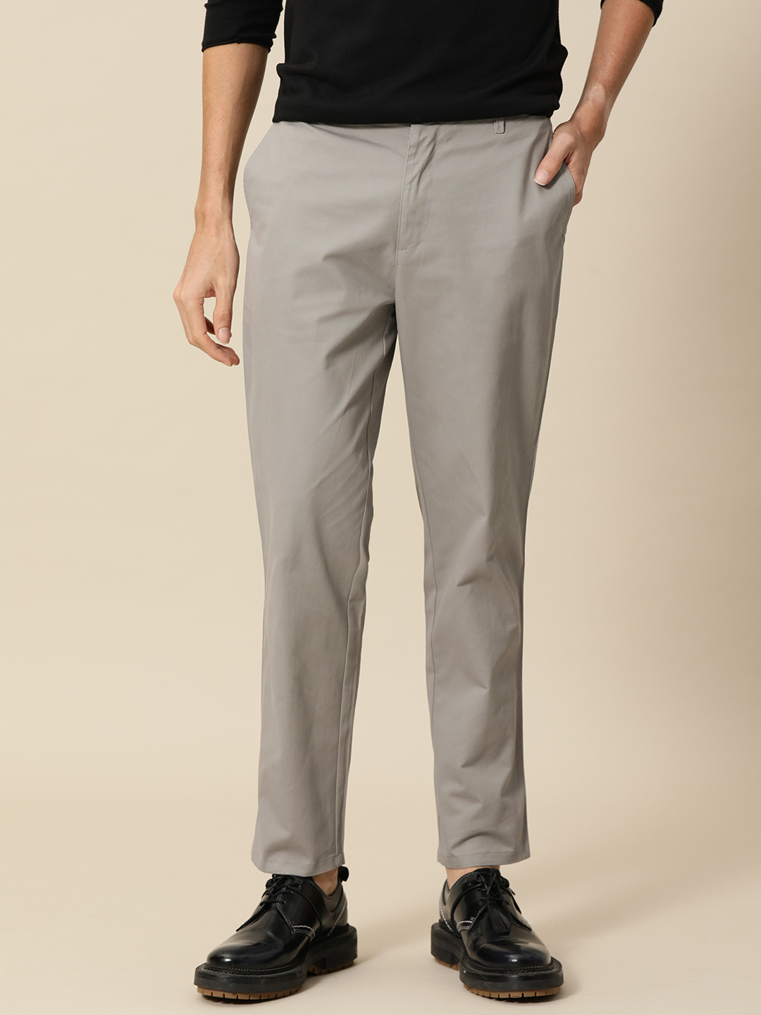 

Mr Bowerbird Men Grey Tapered Fit Solid Trousers