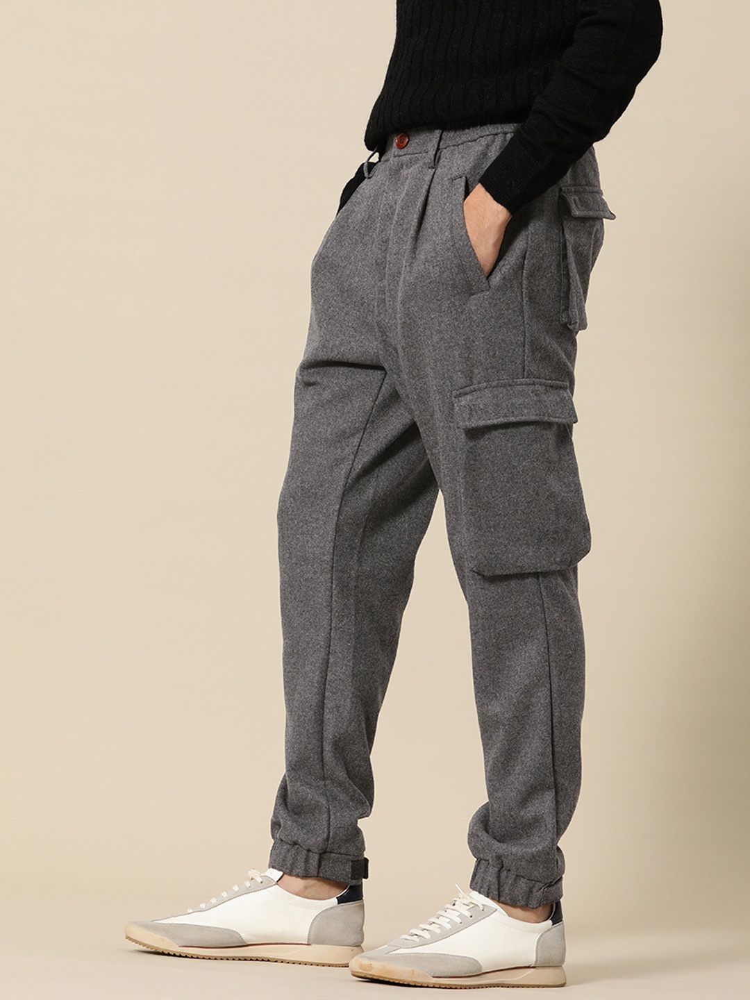 

Mr Bowerbird Men Charcoal Frey Liberal Fit Solid Pleated Tweed Cargos