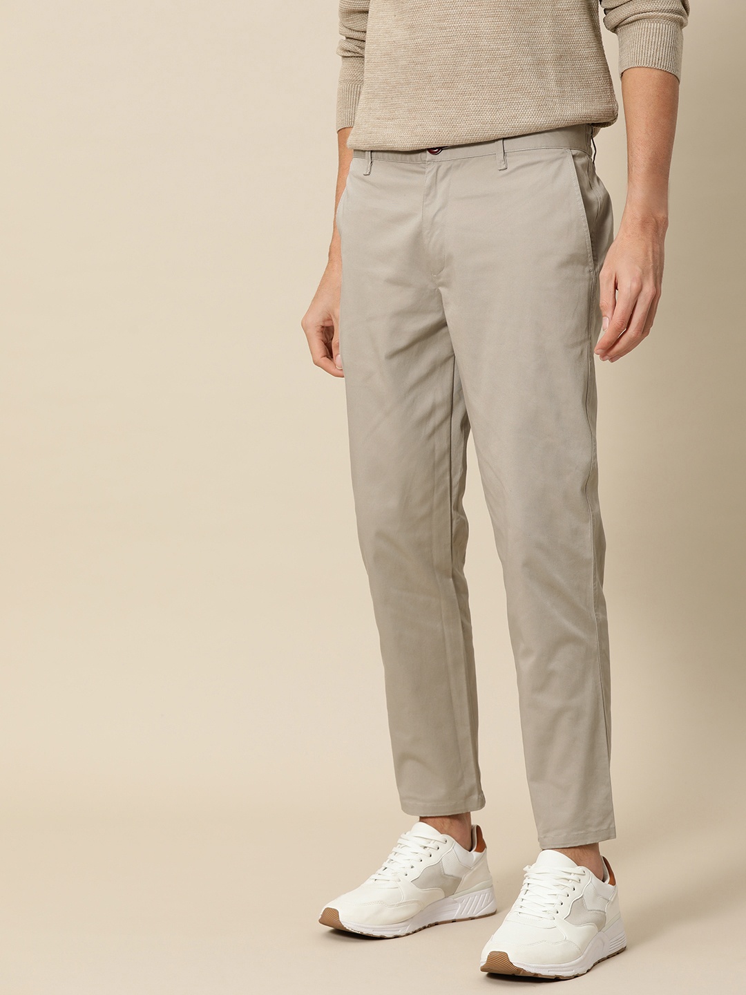 

Mr Bowerbird Men Beige Solid Tapered Fit Regular Trousers