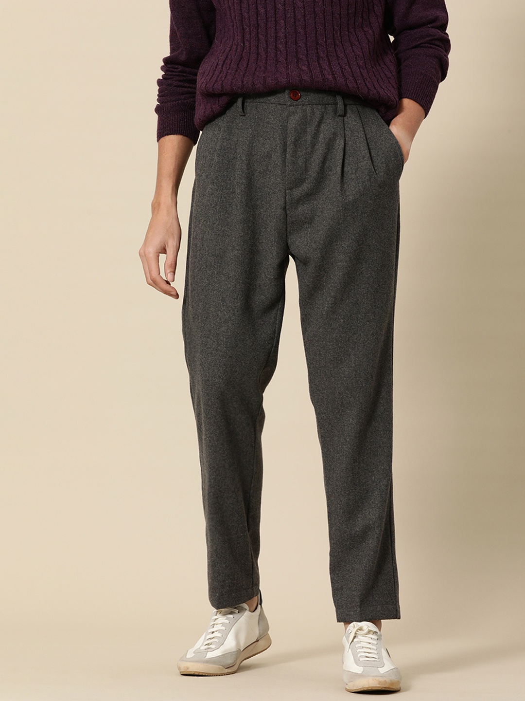 

Mr Bowerbird Men Charcoal Grey Solid Liberal Fit Pleated Trousers