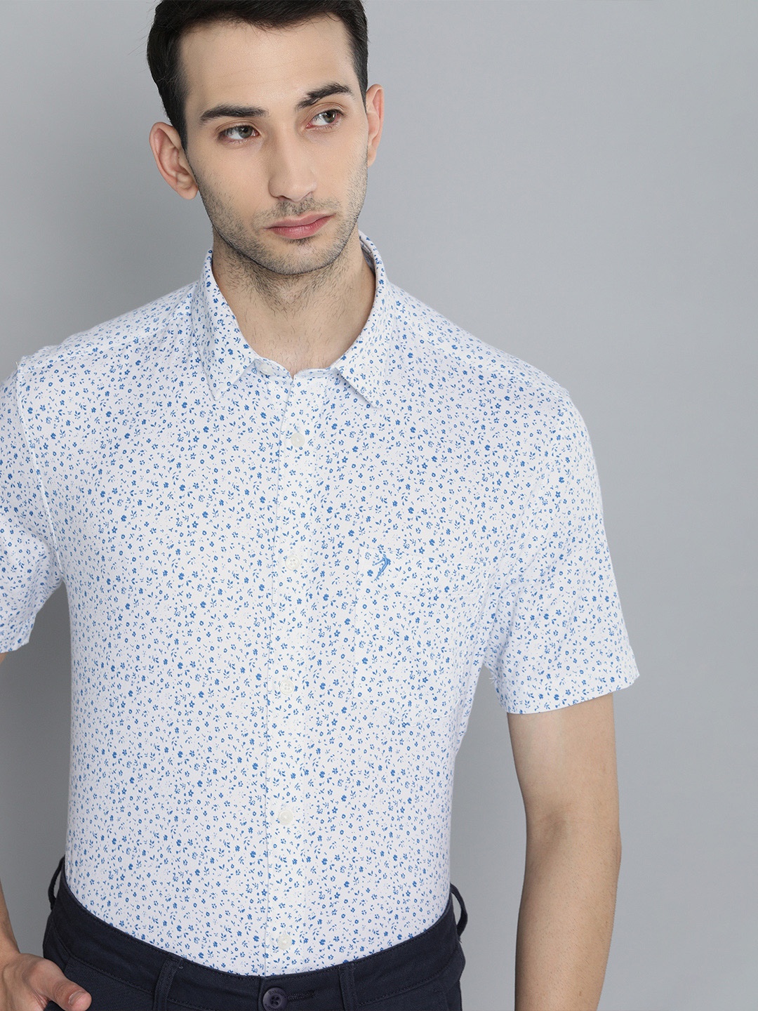 

Indian Terrain Men White & Blue Slim Fit Floral Printed Casual Shirt