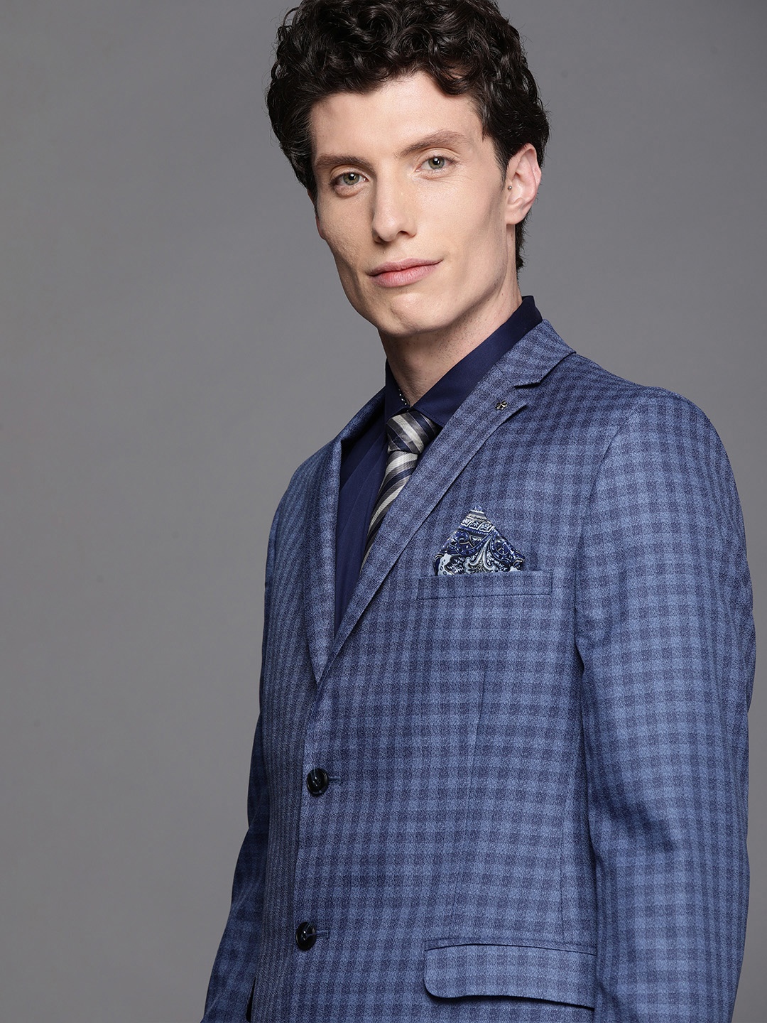 

Theme Men Blue Checked Single-Breasted Formal Blazers