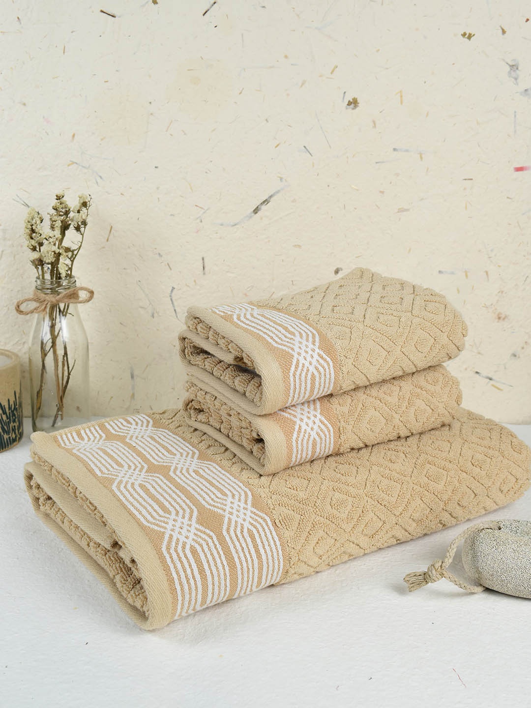

RANGOLI Set Of 3 Beige & White Self Design Jacquard Pure Cotton 500 GSM Towel Set
