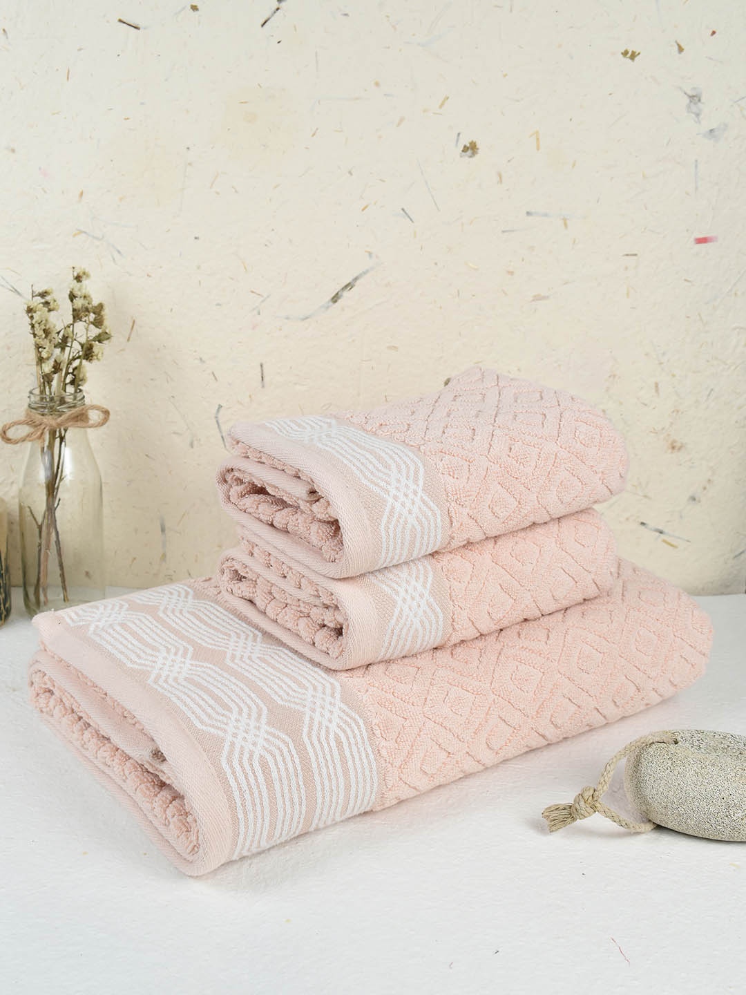 

RANGOLI Set Of 3 Beige & White Self-Design 500 GSM Pure Cotton Louisa Light Jacquard Towel Set