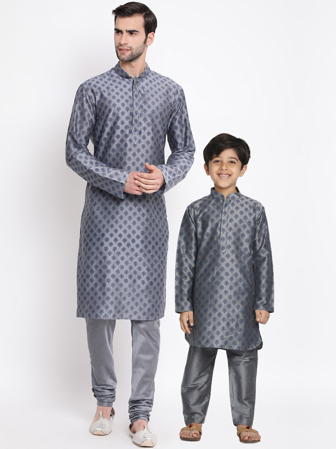 

VASTRAMAY Men Grey Printed Cotton Kurta with Churidar