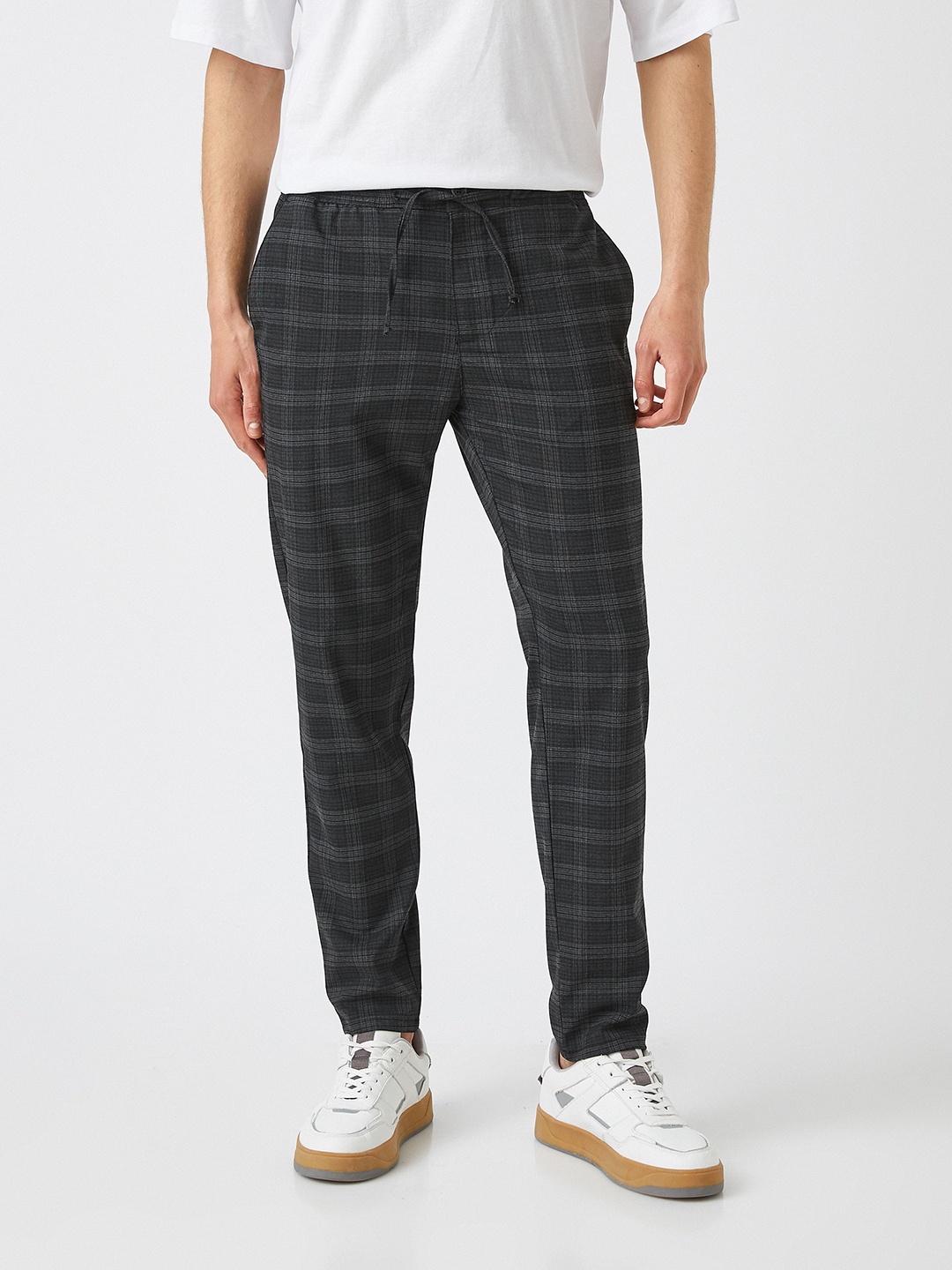 

Koton Men Charcoal Grey Checked Trousers