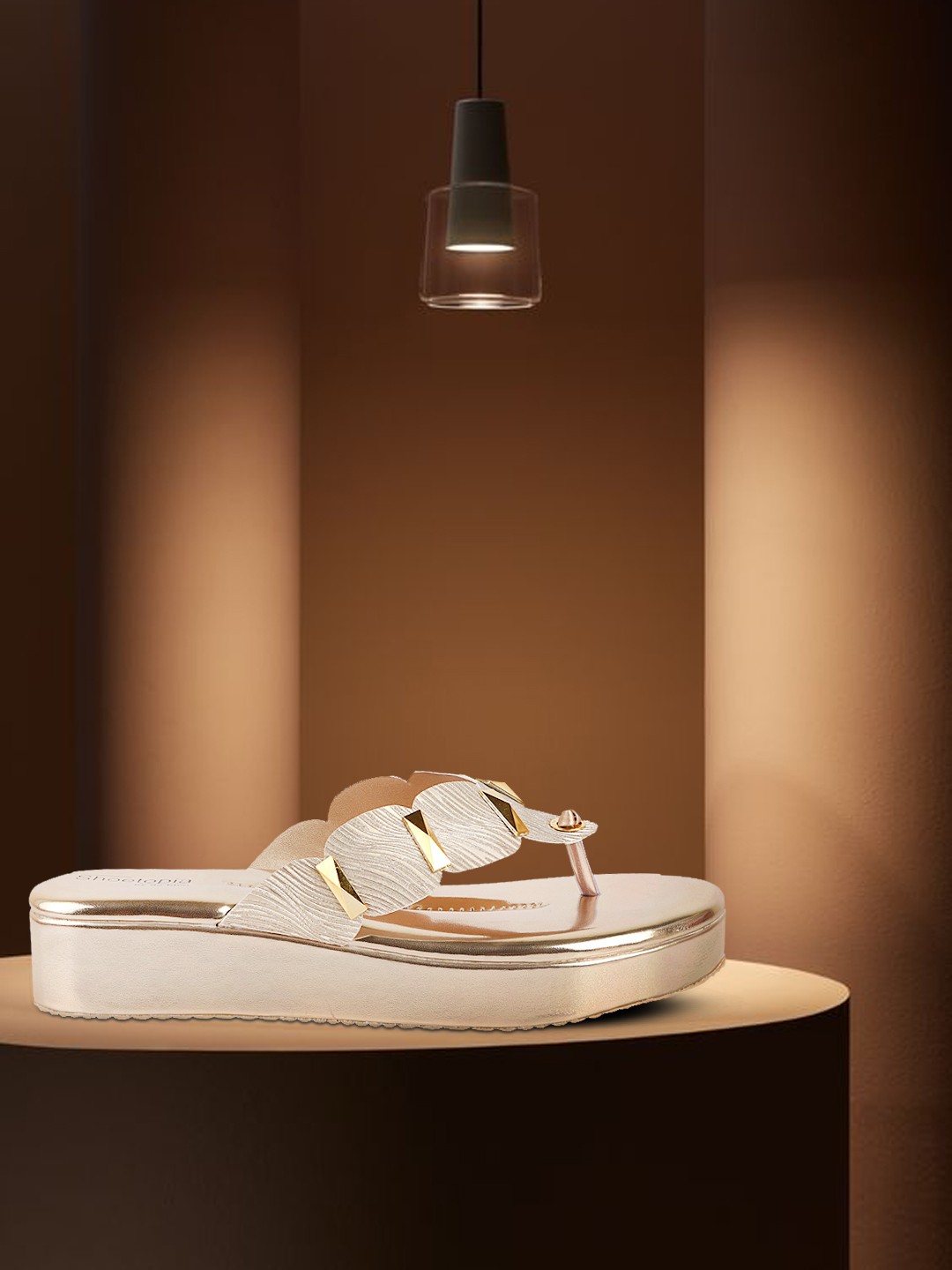

Shoetopia Gold-Toned Flatform Sandals