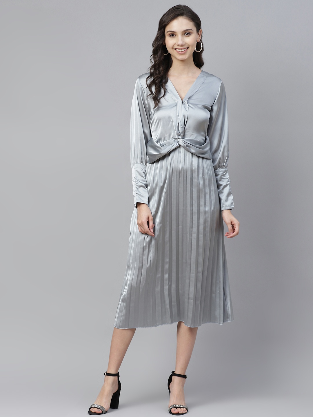 

plusS Women Grey Solid Accordion Pleated A-Line Midi Dress