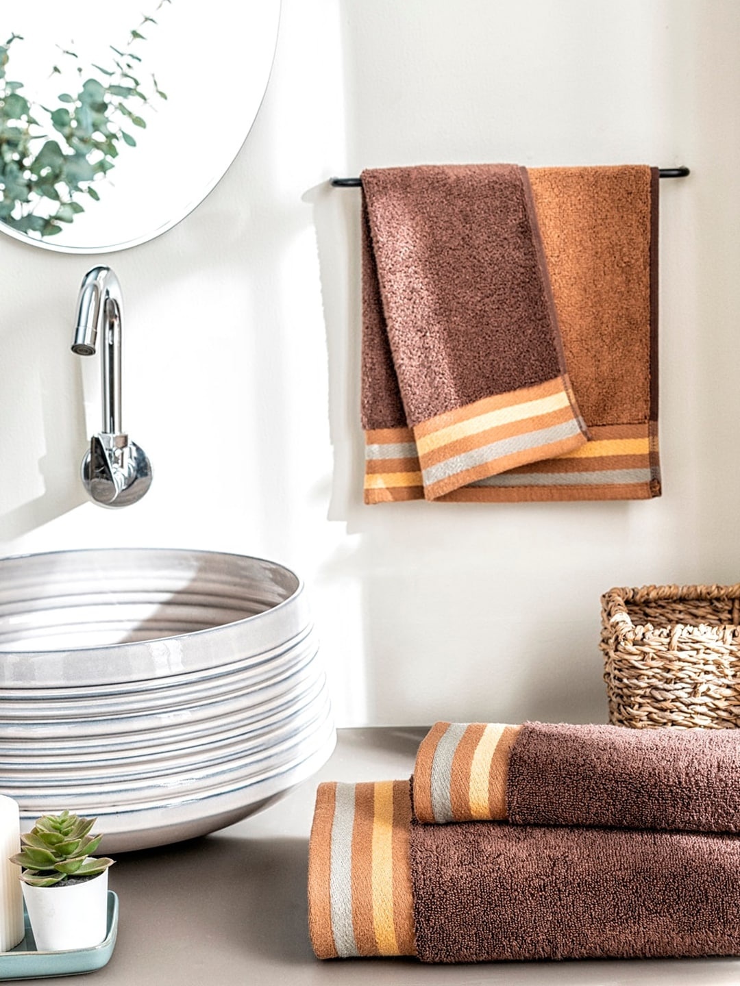 

DDecor Unisex Set Of 2 Brown Solid 500 GSM Live Beautiful Cotton Hand Towels