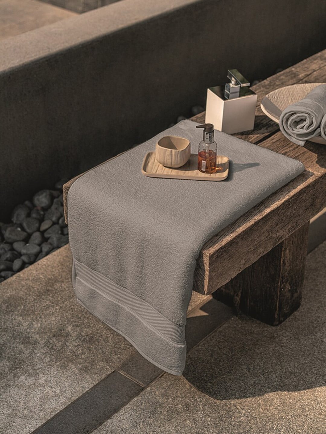 

DDecor Grey Solid 650 GSM Bath Towel
