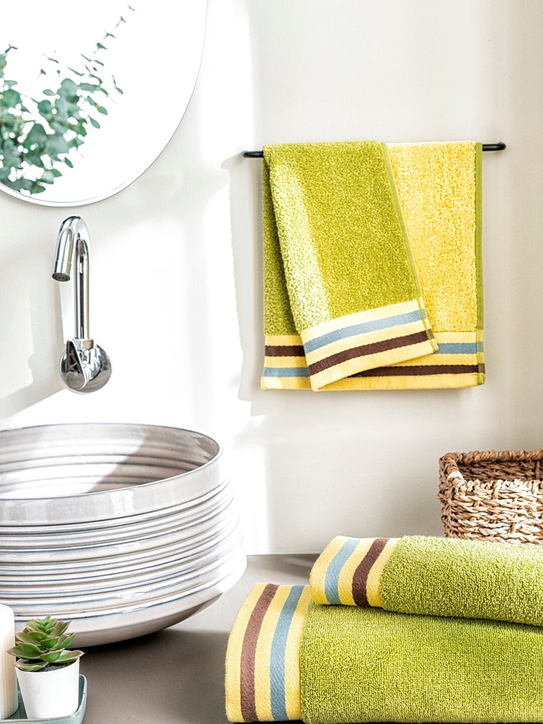 

DDecor Set Of 2 Solid 500 GSM Cotton Hand Towels, Green