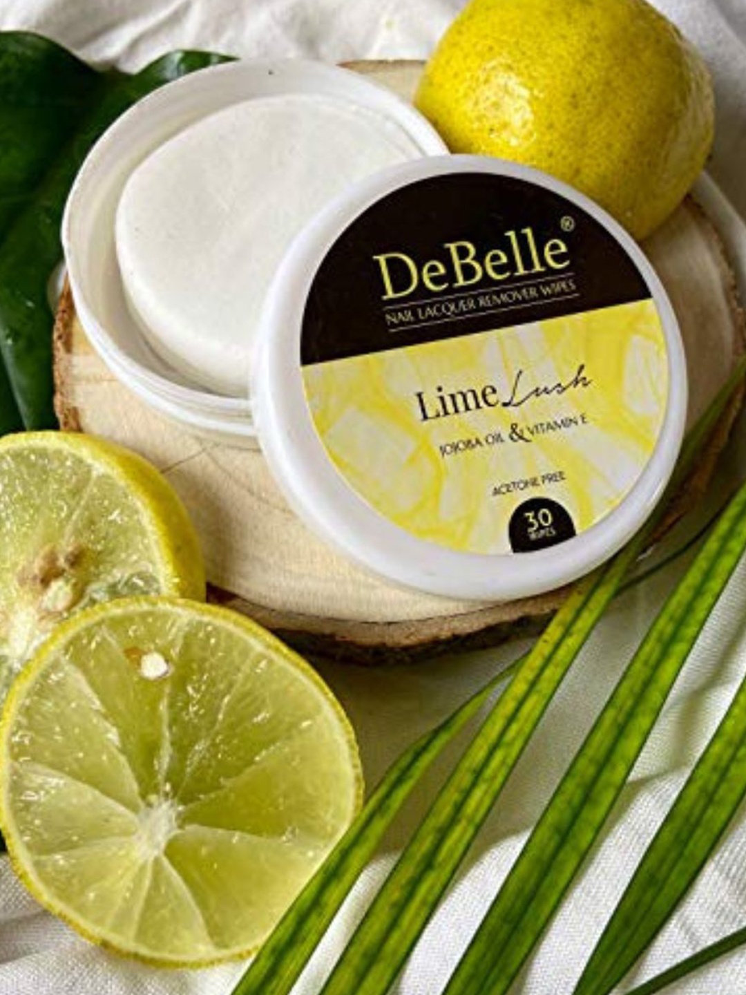 

DeBelle Lacquer Lime Lush Nail Polish Remover Wipes, White