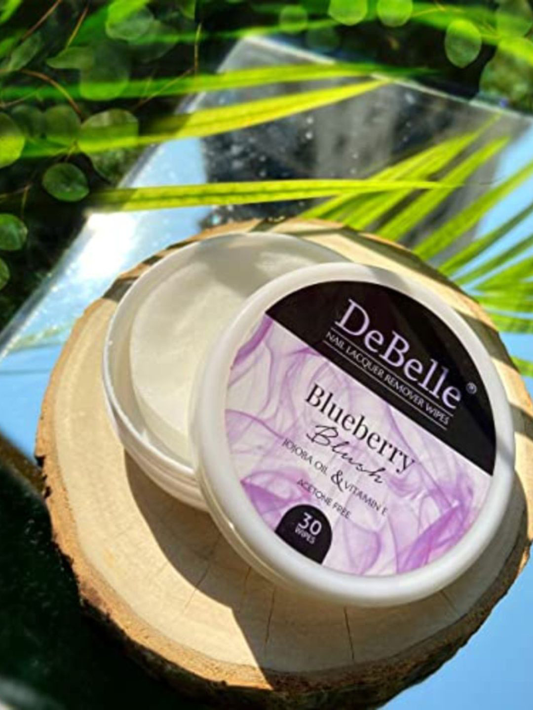 

DeBelle Lacquer Blueberry Blush Nail Polish Remover Wipes, White