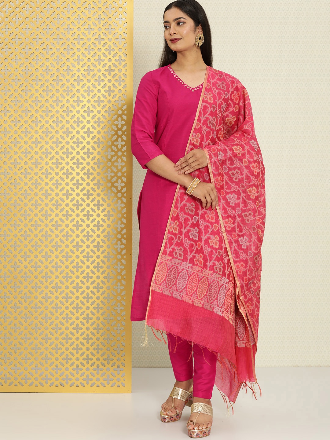 

House of Pataudi Women Pink Solid Pure Cotton Jashn Kurta with Trousers & Dupatta