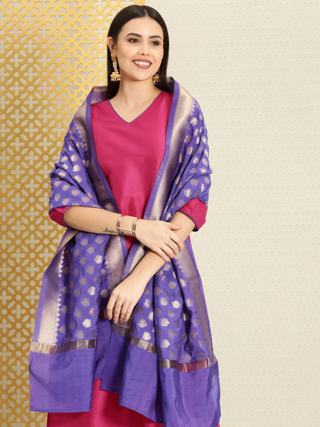 

House of Pataudi Women Pink Jashn Kurta with Trousers & With Dupatta