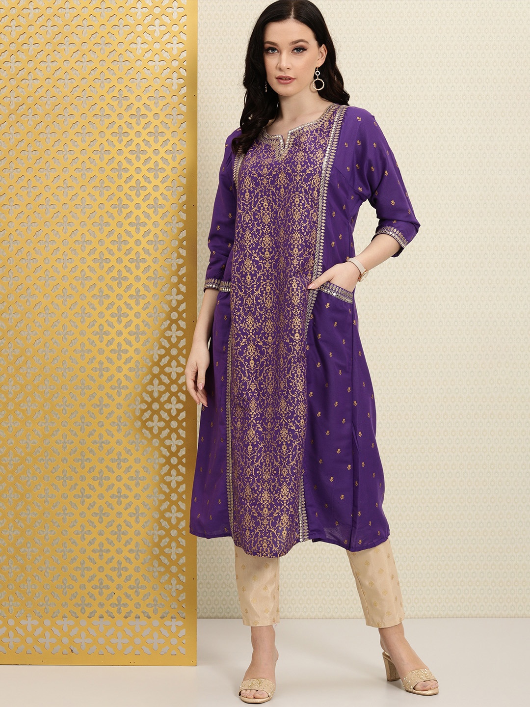 

House of Pataudi Women Purple & Gold-Toned Ethnic Motifs Printed Mirror Work Jashn Kurta