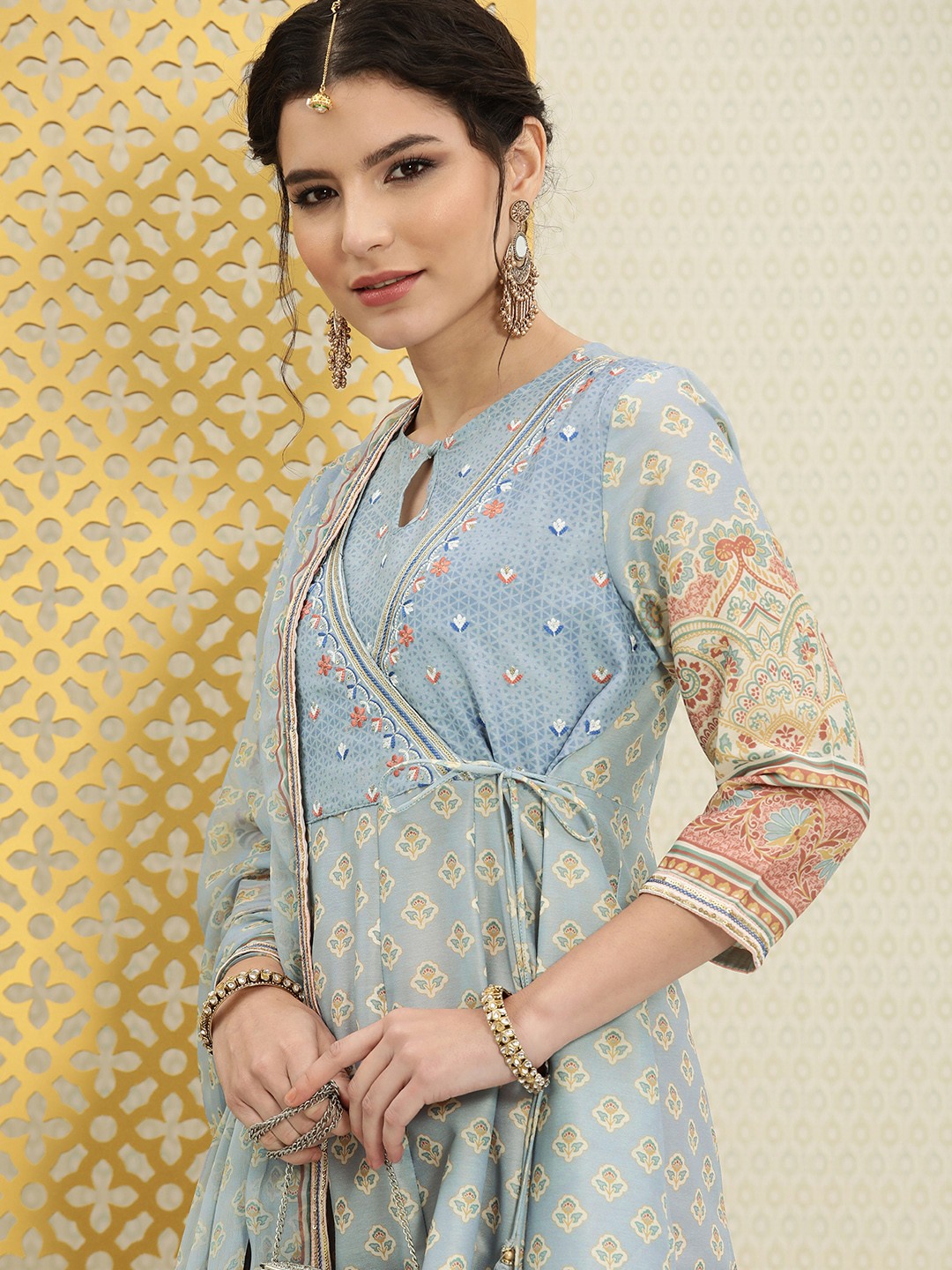 

House of Pataudi Women Blue Floral Embroidered Empire Jashn Kurta Set