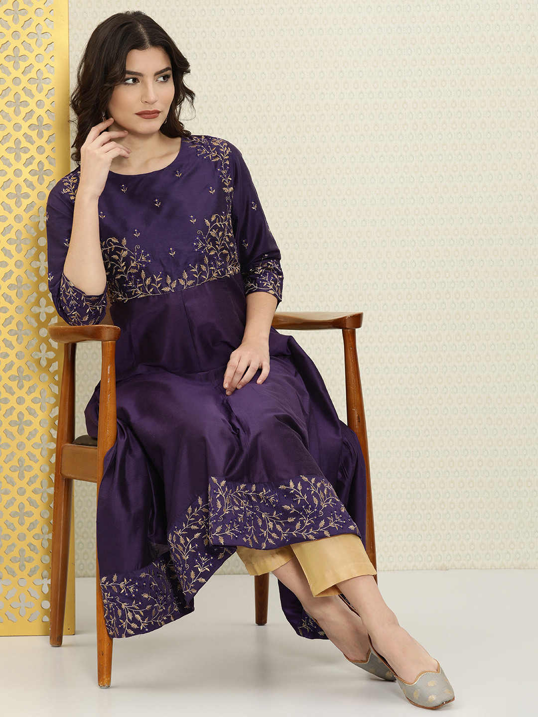 

House of Pataudi Women Navy Blue Floral Embroidered Pakistani Style Jashn Kurta