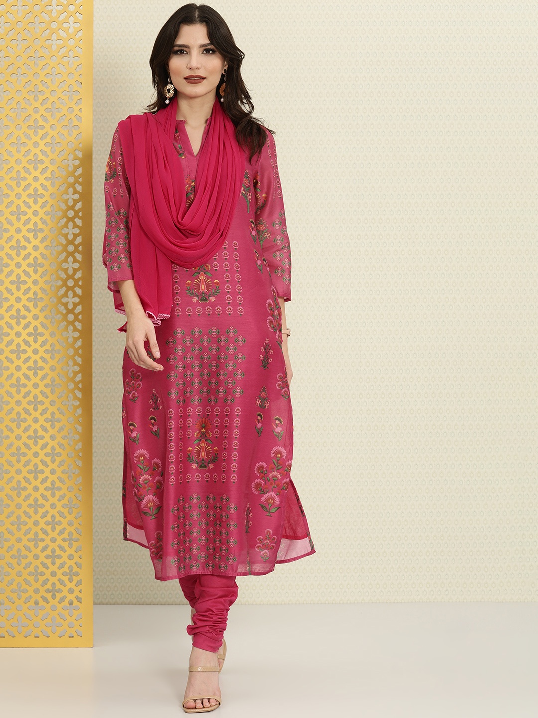 

House of Pataudi Women Pink Floral Printed Jashn Kurta with Churidar & Dupatta