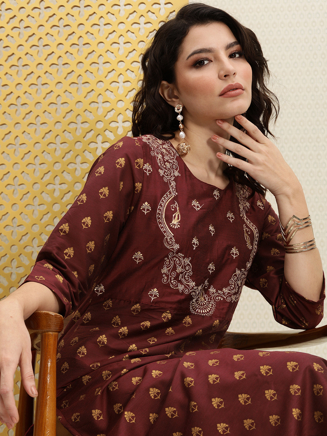 

House of Pataudi Women Maroon & Gold-Coloured Ethnic Motifs Printed Rozana Straight Kurta