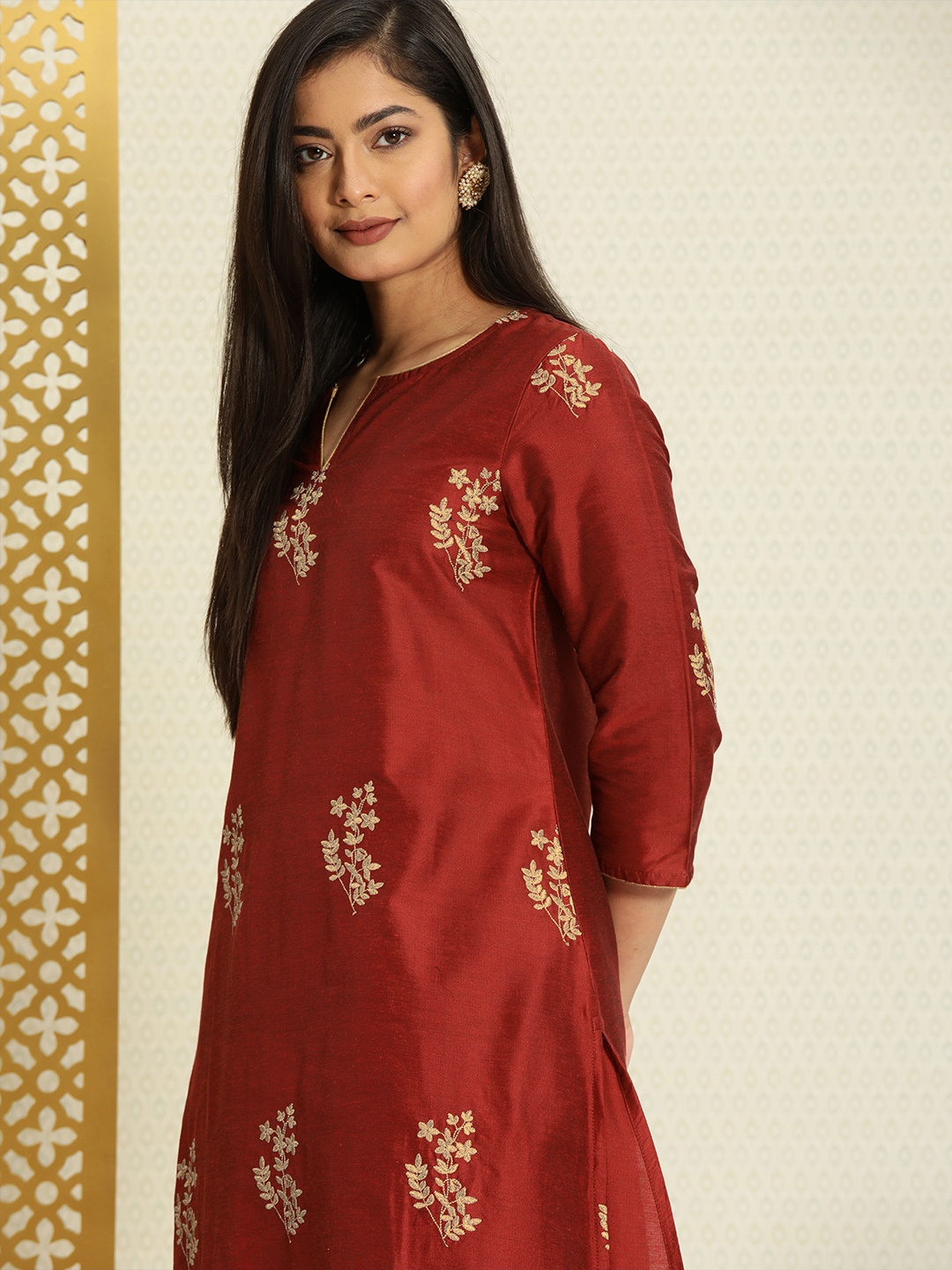 

House of Pataudi Women Maroon & Gold-Toned Embroidered Kurta