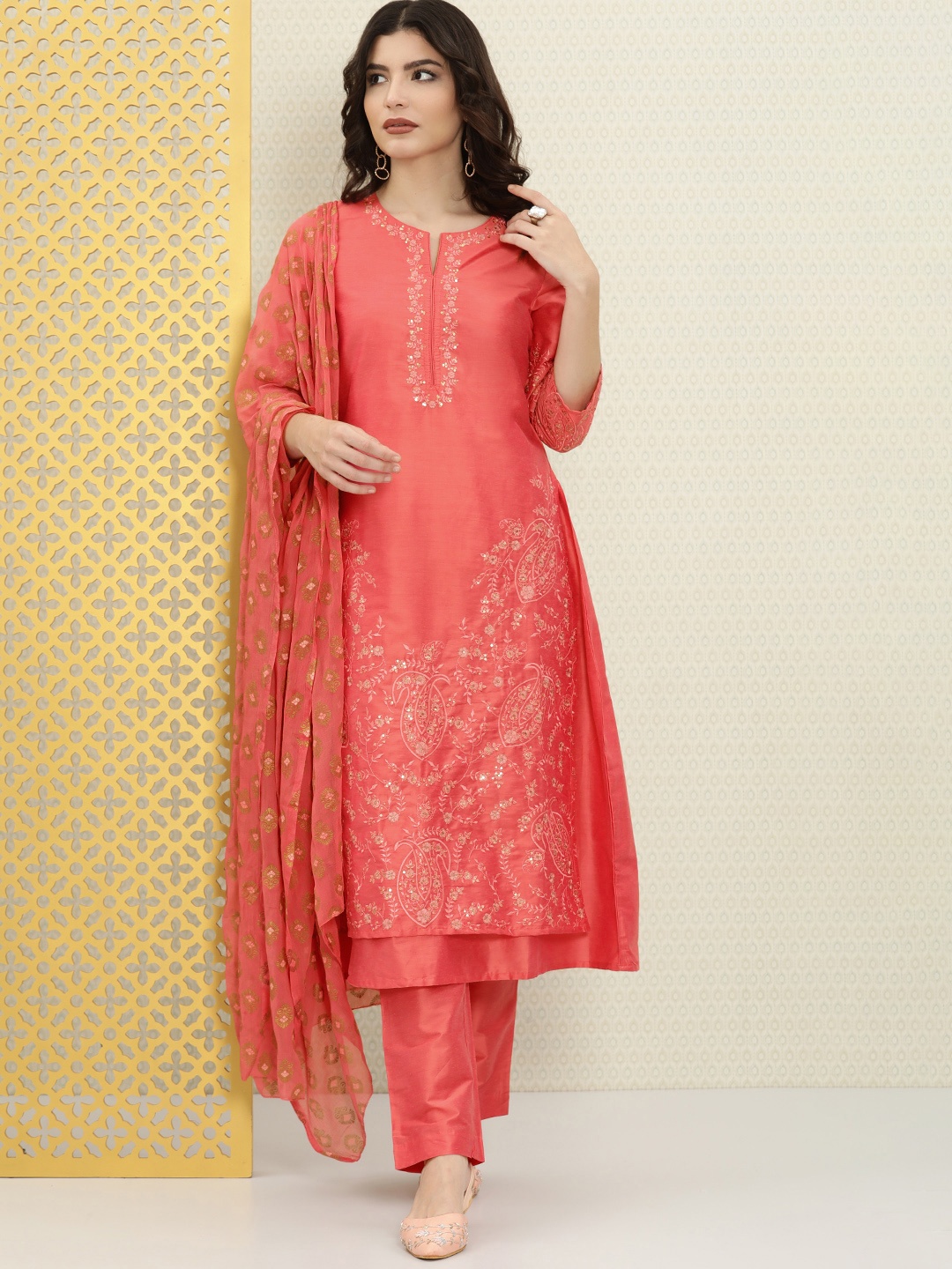 

House of Pataudi Women Pink Embroidered Jashn Kurta with Trousers & Dupatta