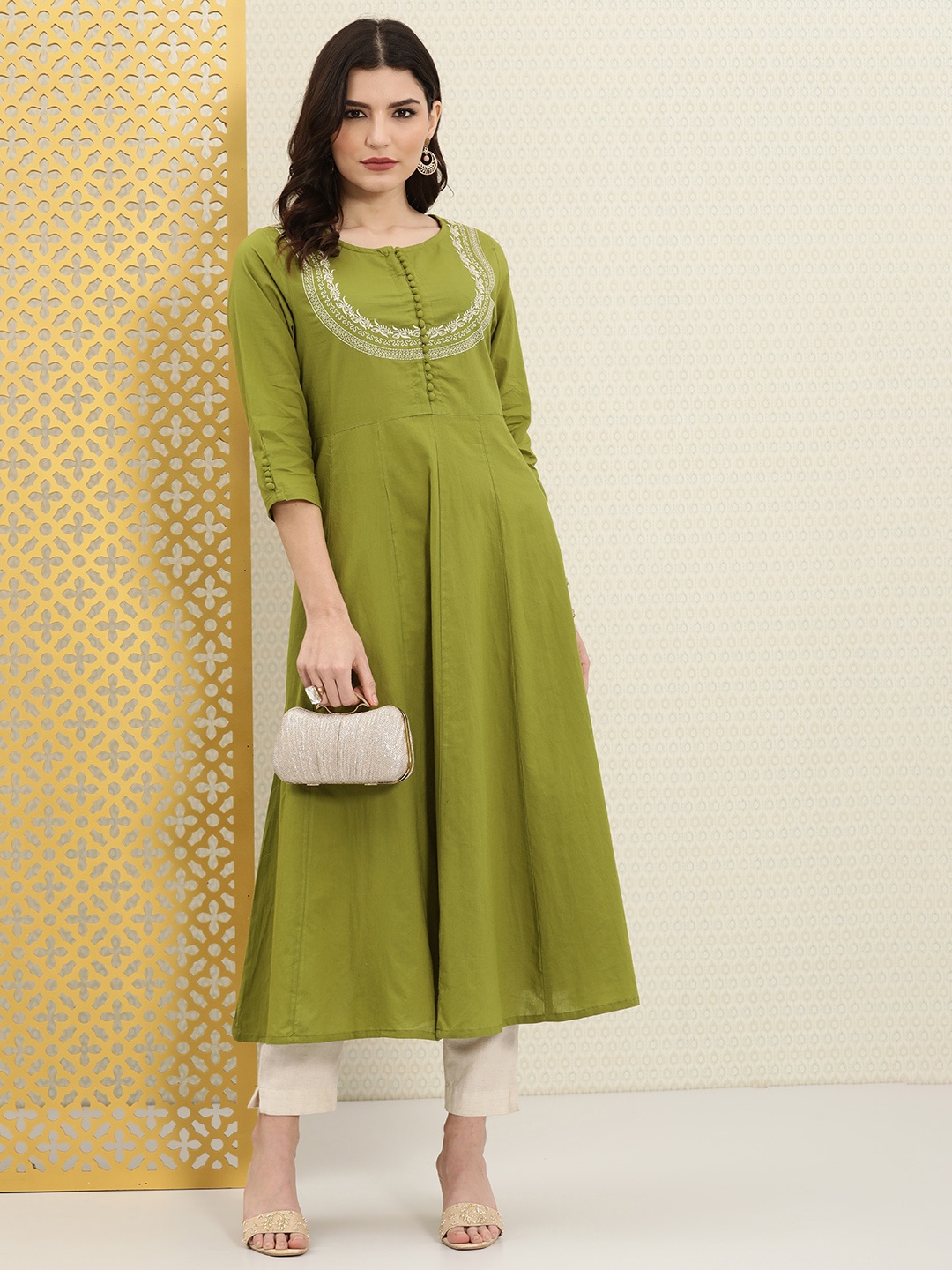 

House of Pataudi Women Olive Green Floral Yoke Design Thread WorkPure Cotton Jashn Kurta