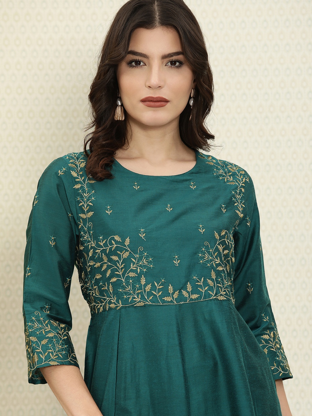 

House of Pataudi Women Green Floral Embroidered Pakistani Style Jashn Kurta