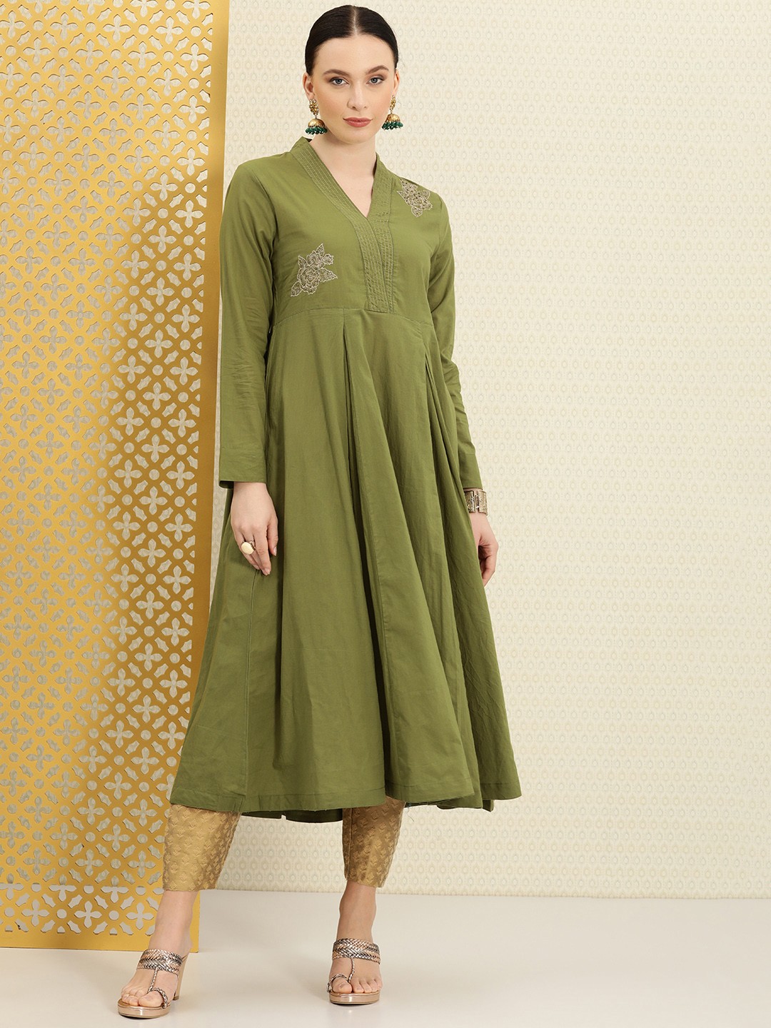 

House of Pataudi Green Embroidered Pure Cotton Anarkali Kurta