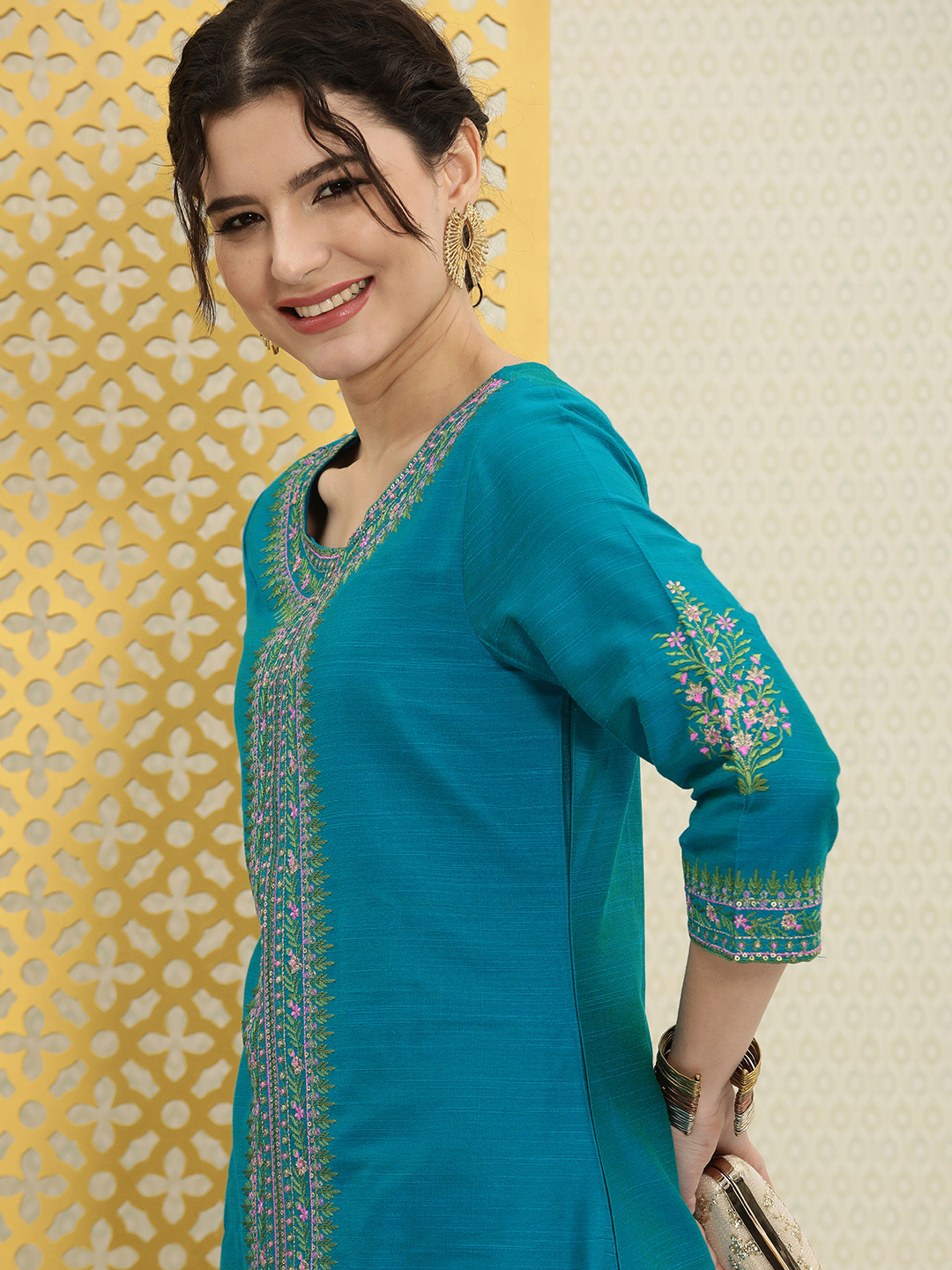 

House of Pataudi Women Blue & Green Embroidered Thread Work Kurta