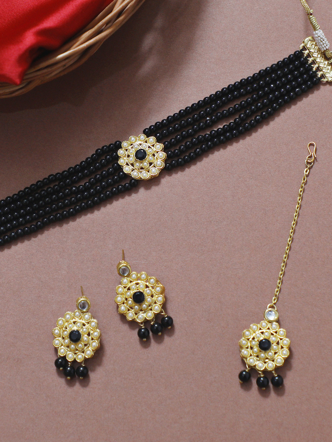 

KARATCART Gold-Plated Black & White Kundan-Studded & Beaded Handcrafted Jewellery Set