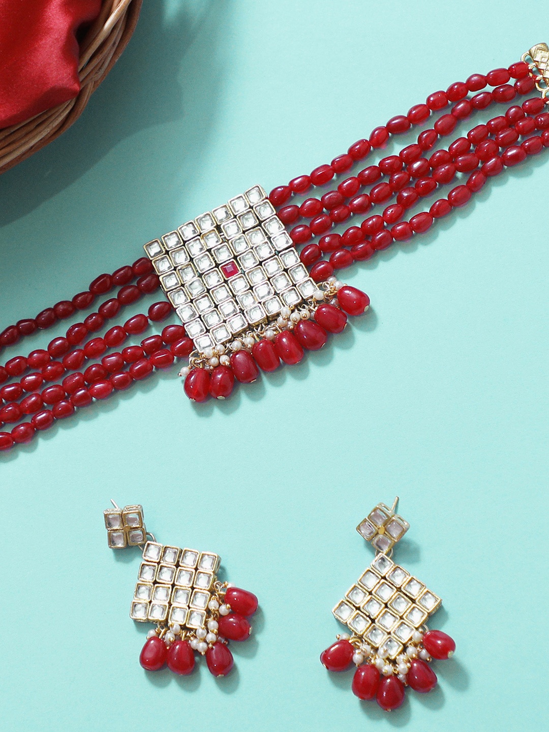 

KARATCART Gold-Plated White & Red Kundan-Studded & Beaded Handcrafted Jewellery Set